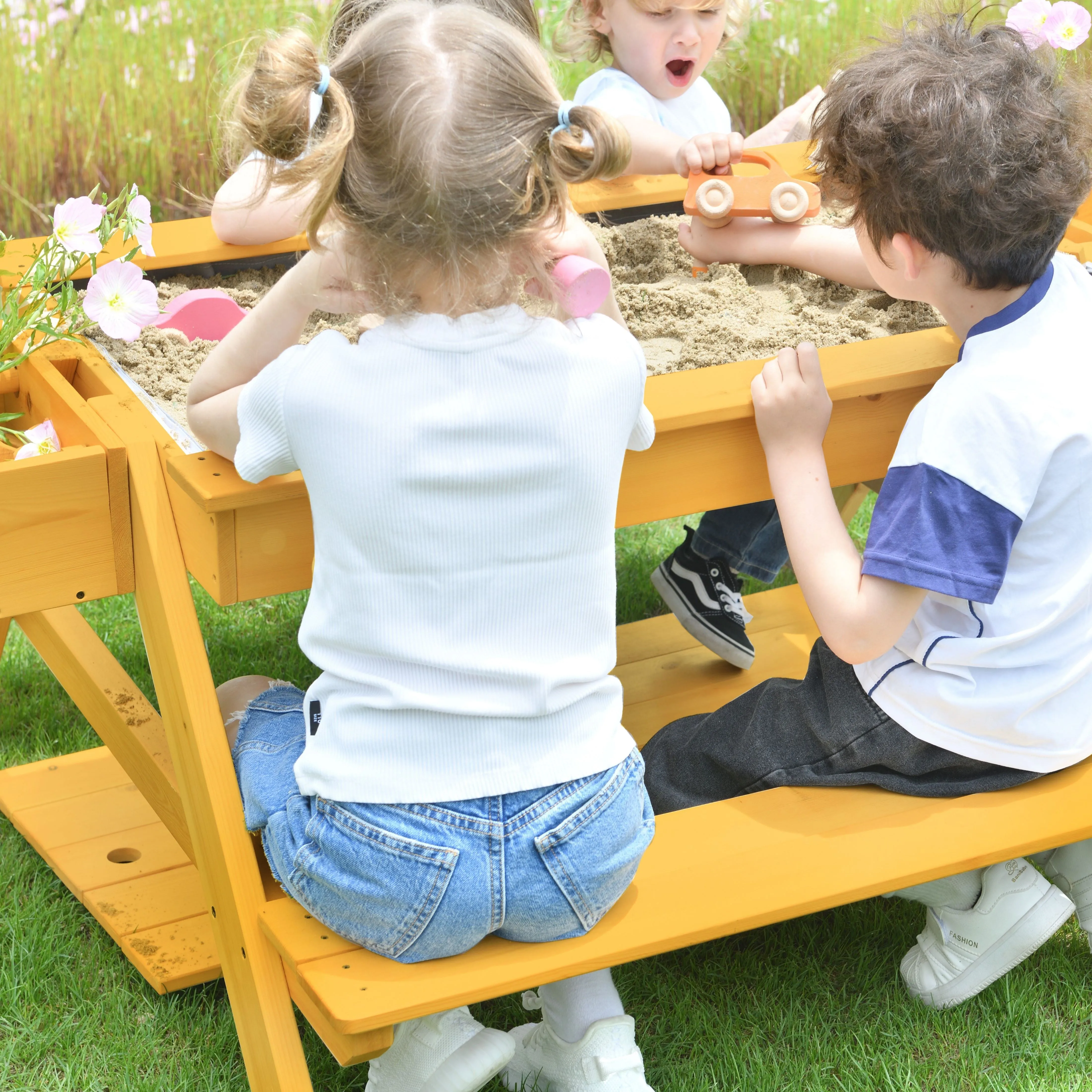 Avenlur Mojave - Outdoor Picnic and Sand Table Playset