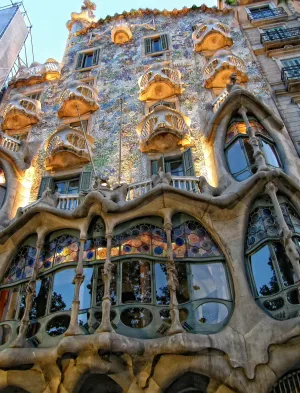 Casa Batlló, Barcelona (180 Piece Wooden Jigsaw Puzzle)