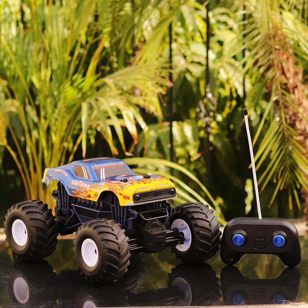 Remote Controlled Monster Truck with Oversized Tires (Scale 1:14)